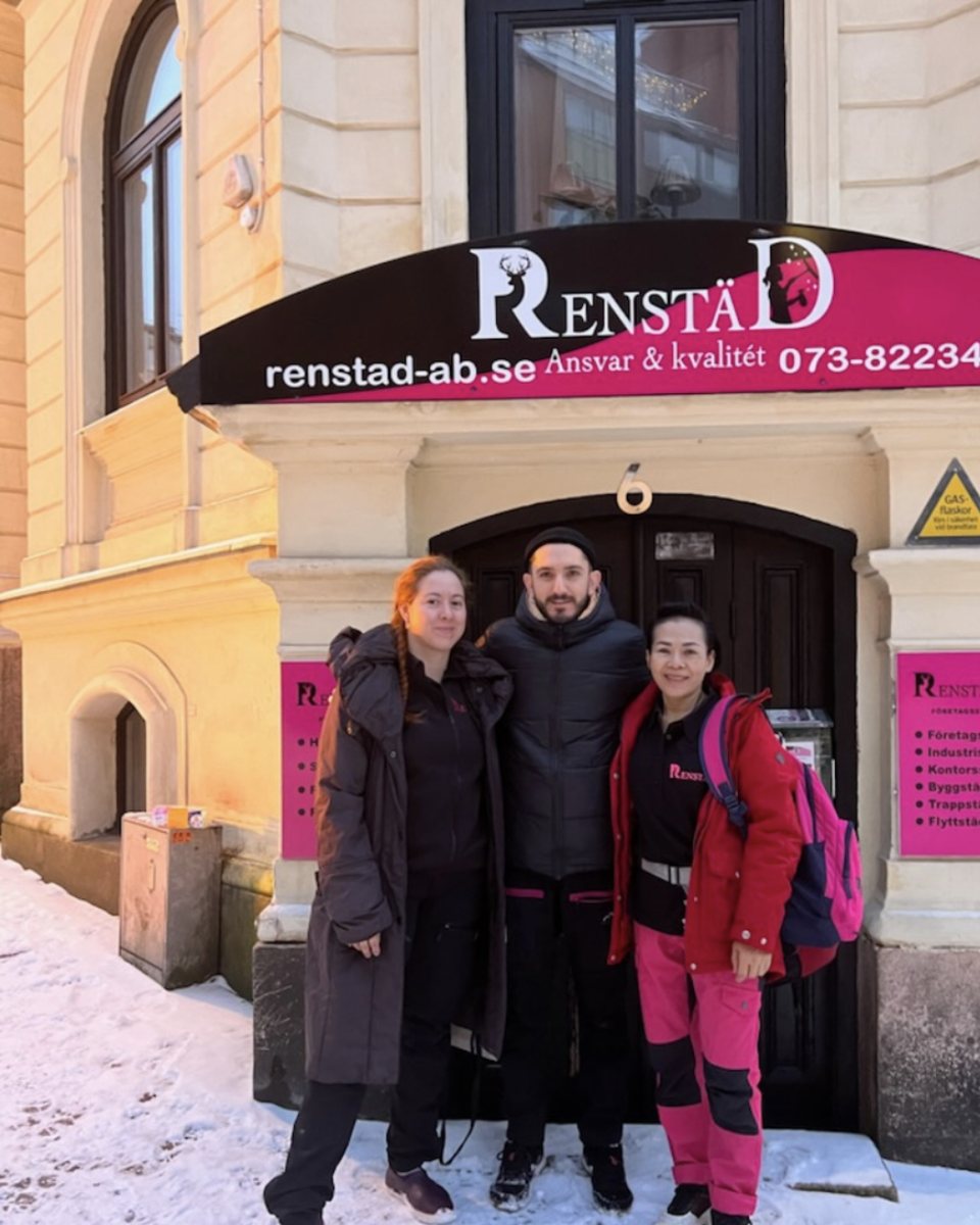 RenStäds team framför kontoret på Nygatan i Borås